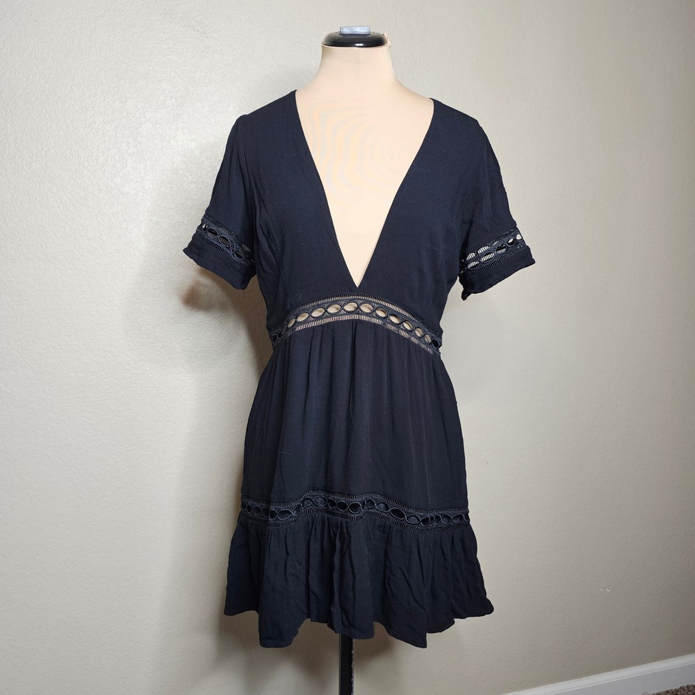 Stone Cold Fox Verona Lace Cutout Deep V Mini Dress Black Rayon Size 3 = medium - Picture 2 of 10
